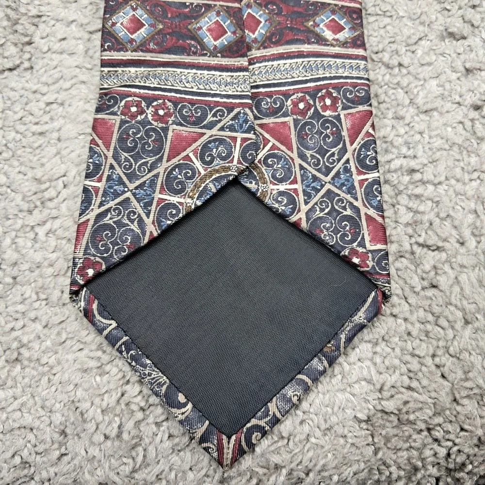 Van Heusen 417 Mens Silk Tie Navy Blue Burgundy Gold Geometric Scroll RN13388